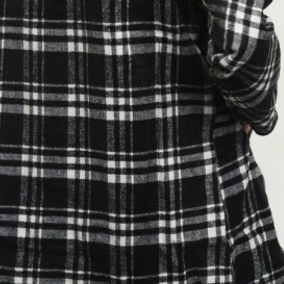 1 left❤️pretty white and black plaid cardigan - Picture 4 of 4